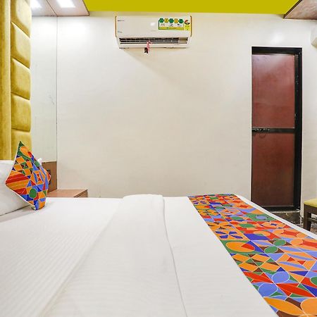 Fabexpress Versova Residency - Nr Kokilaben Hospital Mumbai Exterior photo