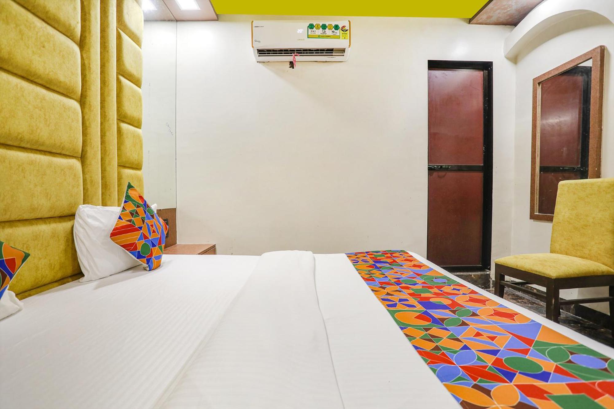 Fabexpress Versova Residency - Nr Kokilaben Hospital Mumbai Exterior photo