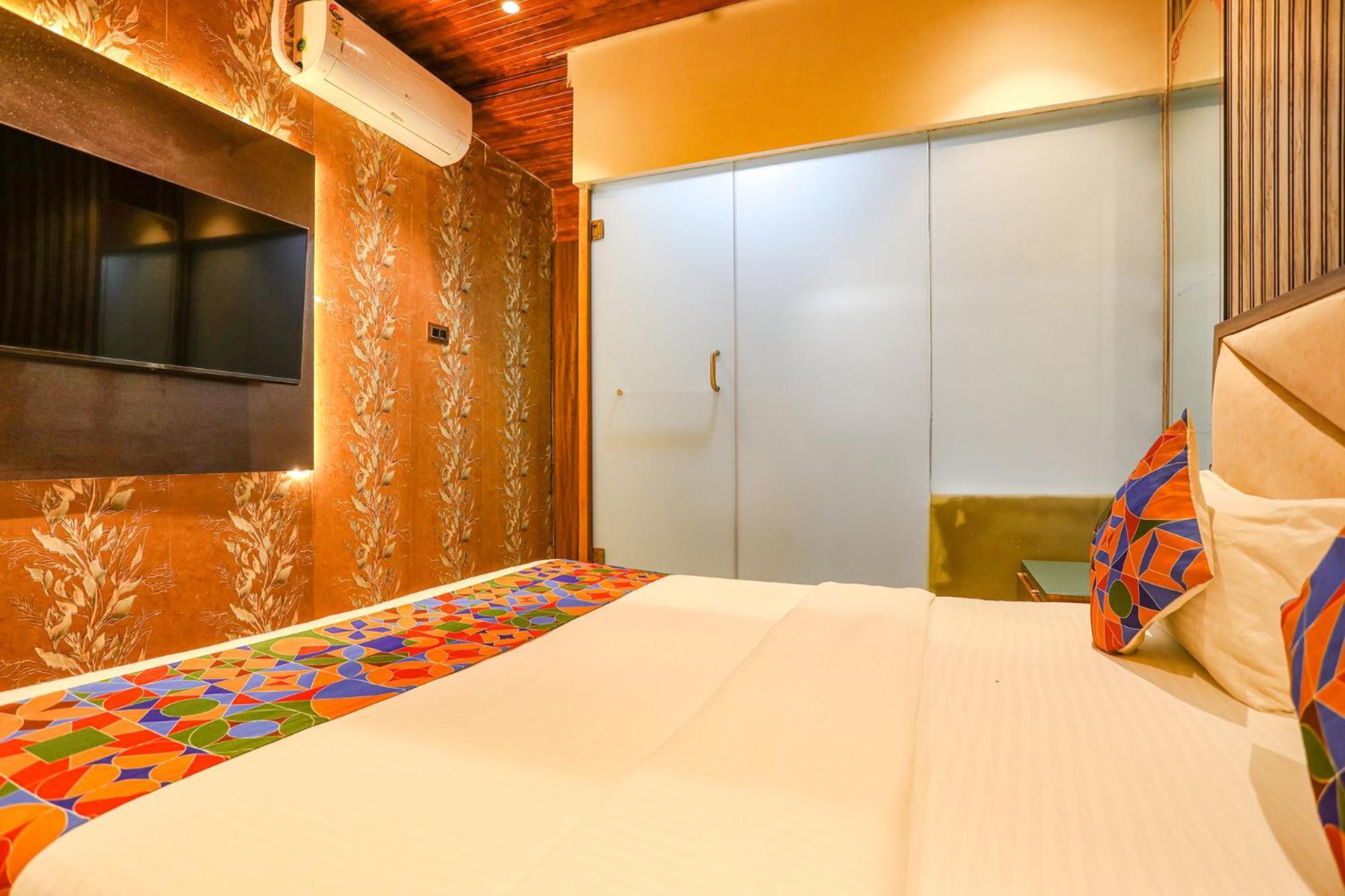 Fabexpress Versova Residency - Nr Kokilaben Hospital Mumbai Exterior photo